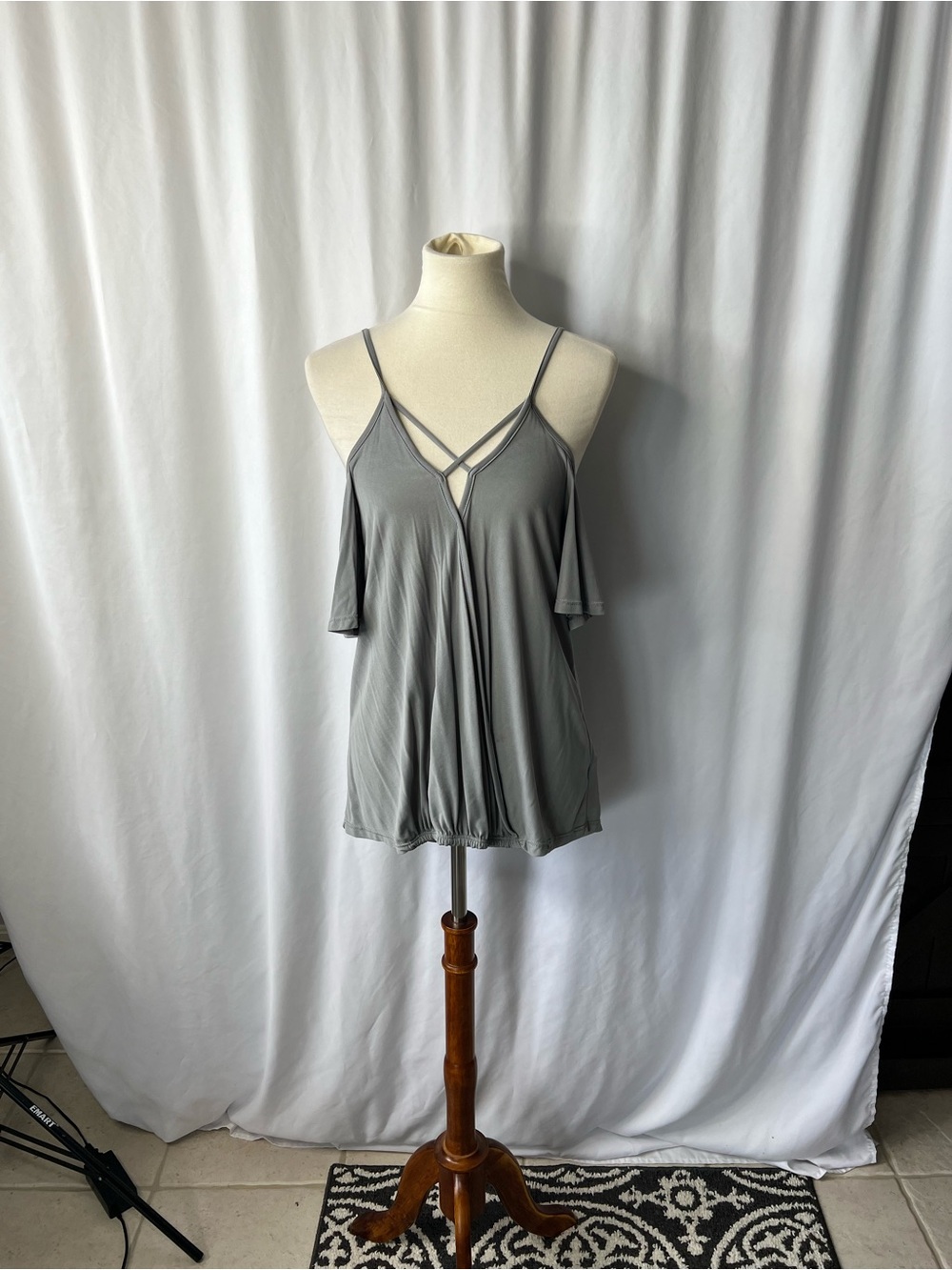 Alya Gray Cold Shoulder Tunic Top – Size Large